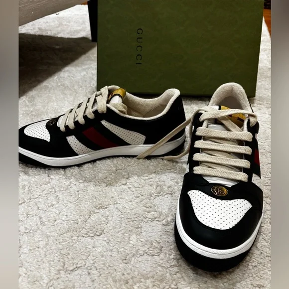 Gucci Men’s Black and White Web Logo Low Top Sneakers - Size 9.5 (US) Never Worn - Picture 3 of 10